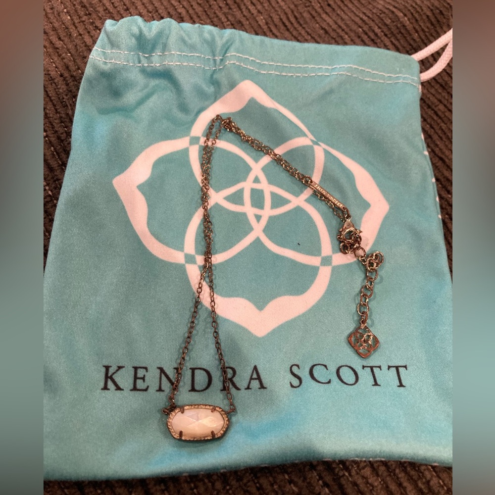 Kendra Scott Necklace and small duster bag
